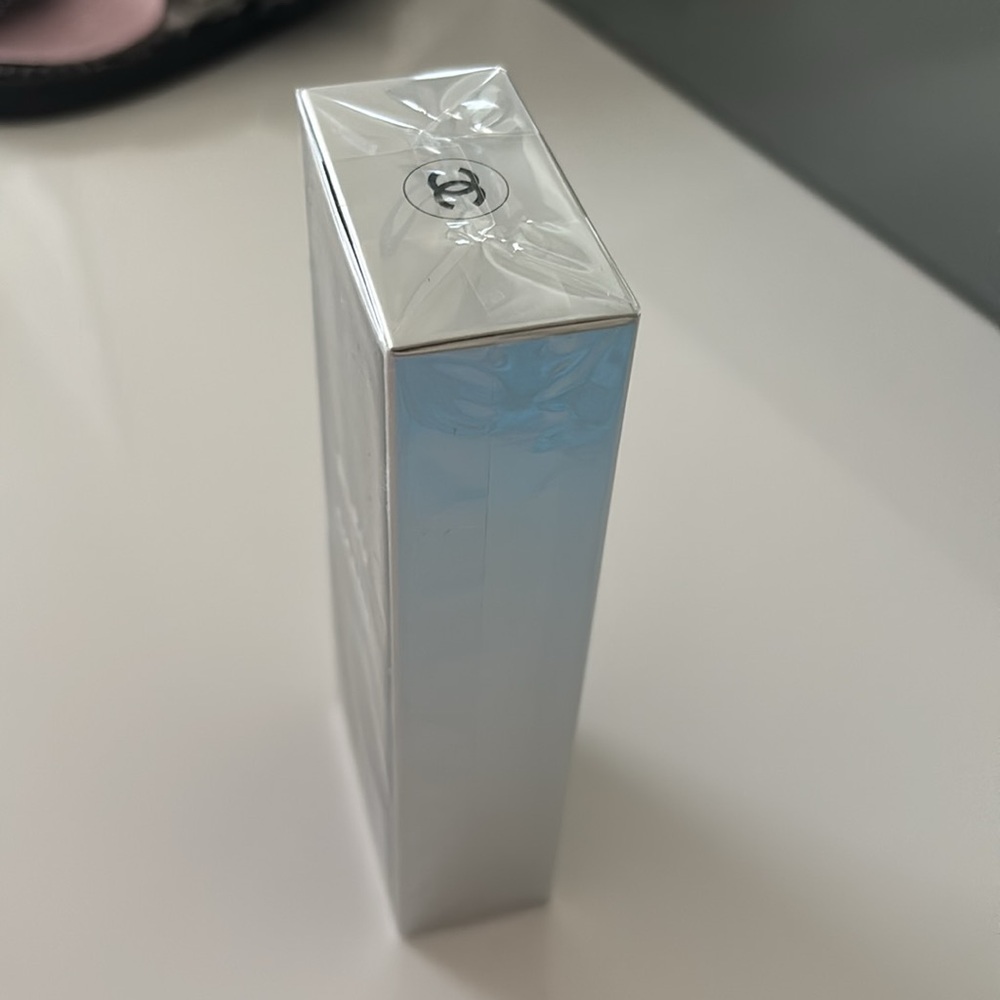 CHANEL - CLEANSING 3.4 fl oz. **NEW IN ORIGINAL PACKAGING ** - Picture 2 of 5